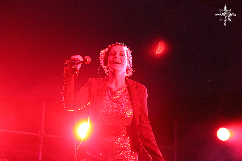 anneke_van_giersbergen08.JPG