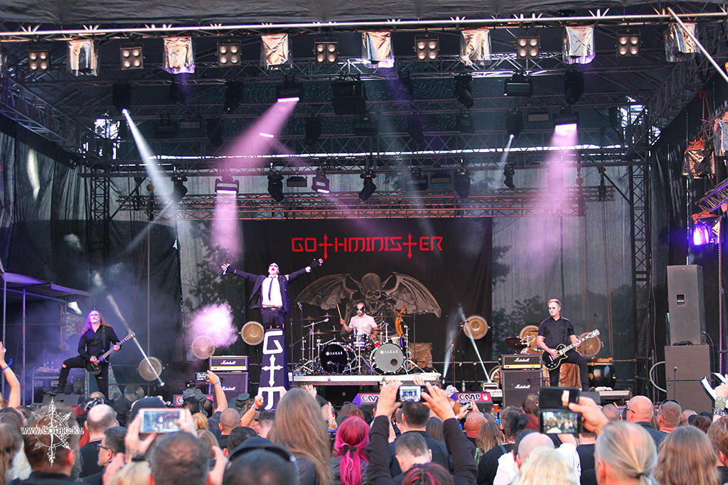 gothminister14.JPG